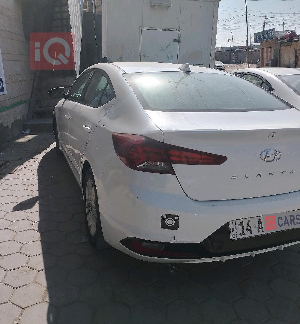 هیۆندای ئەلەنترا